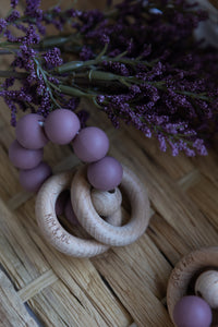 Anneau de dentition en bois et silicone vieux rose