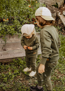 Green with olive branch print evolutive crewneck